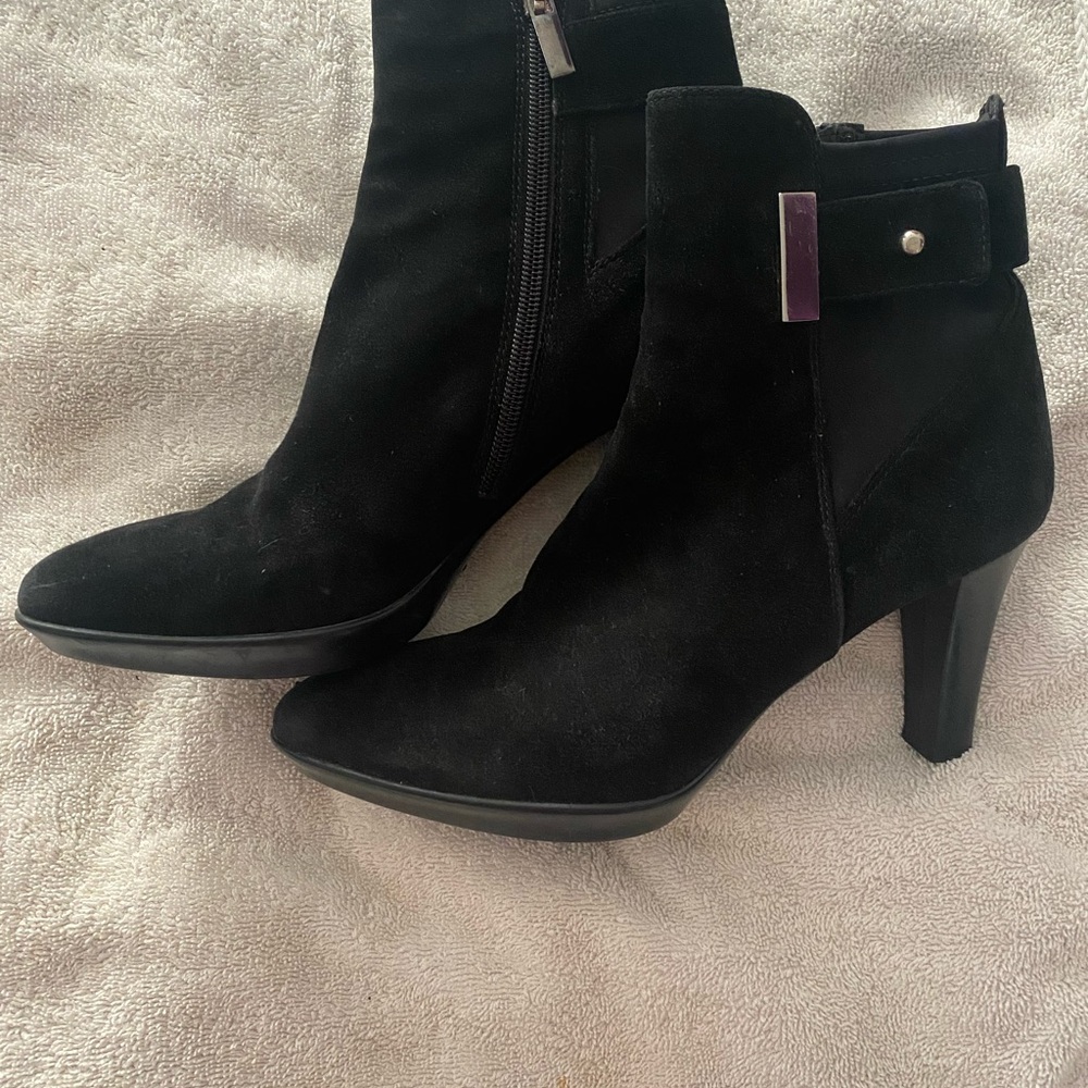 Elegant Black Suede Heeled Boots